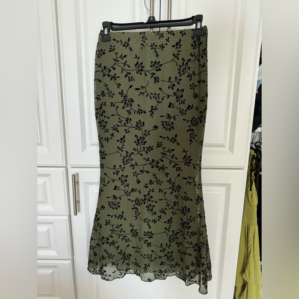 Women’s green pencil skirt with flowers